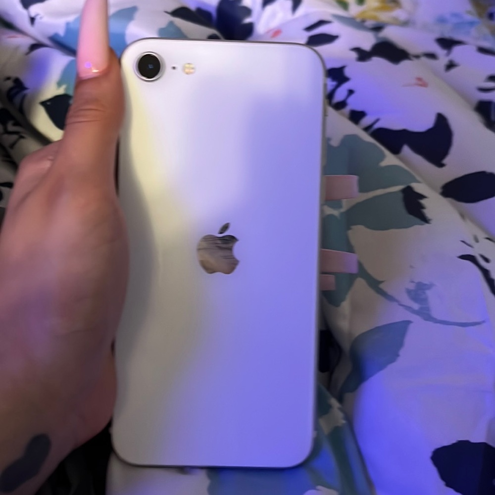 IPHONE SE (2020)